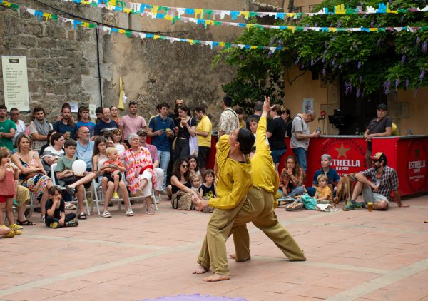 Mariona Jaume i Maya Triay dansant