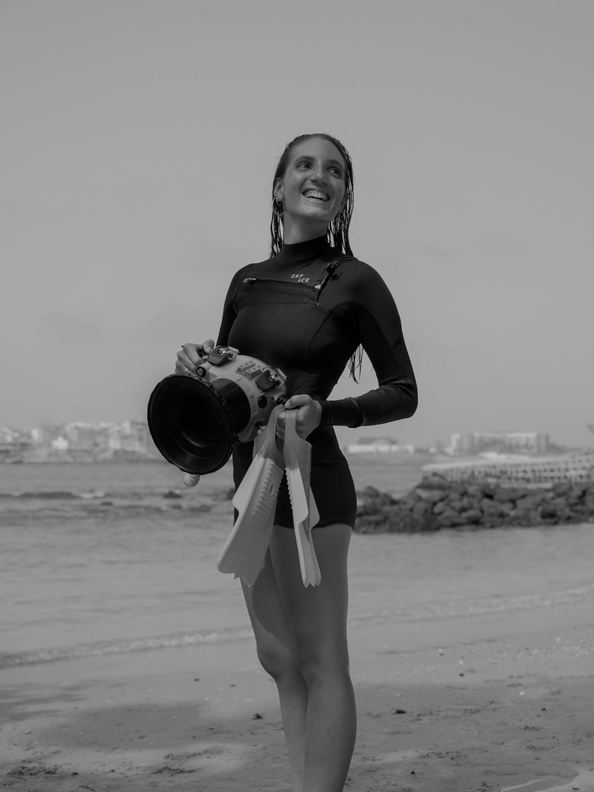 Aina Elías, Fotògrafa i artista visual, graduada en Comunicació Audiovisual i multimèdia a L'Escola Universitaria de les Arts ERAM - UdG.